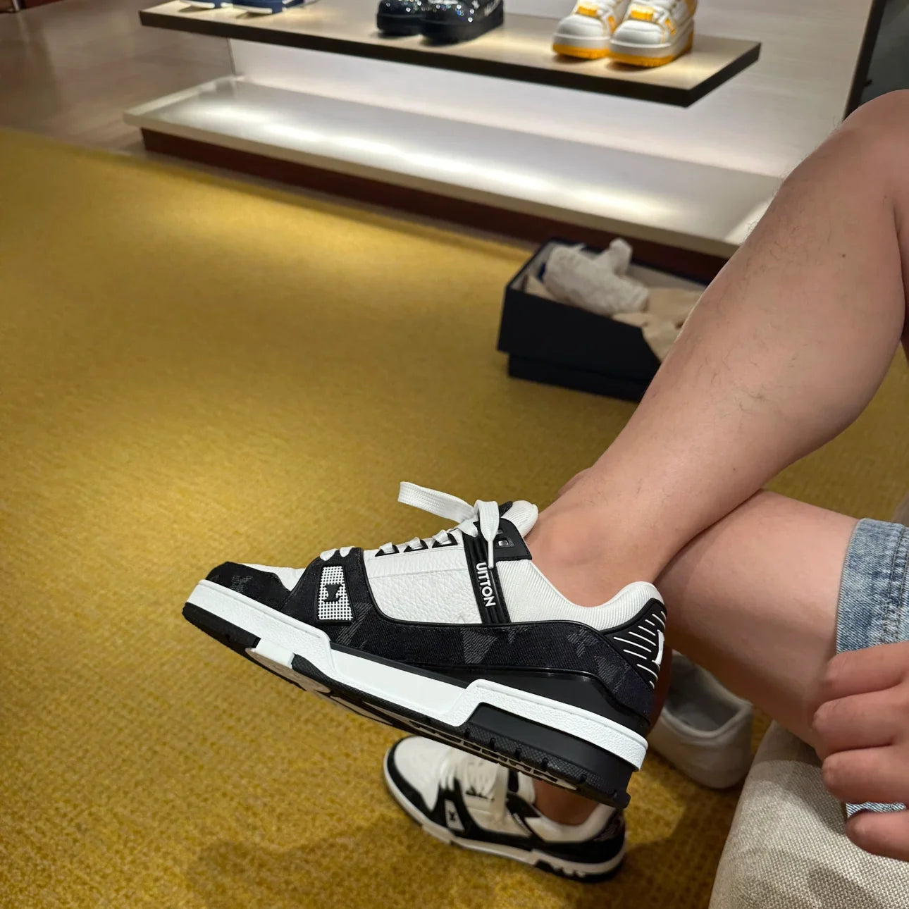 French High-end Design Fashionable Men's Sneakers - Luxurious and Trendy Trainers with Low Heel and Printed Design for Women